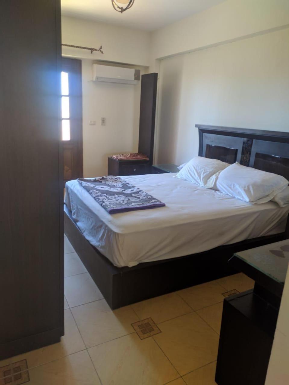 Apartment Night In *