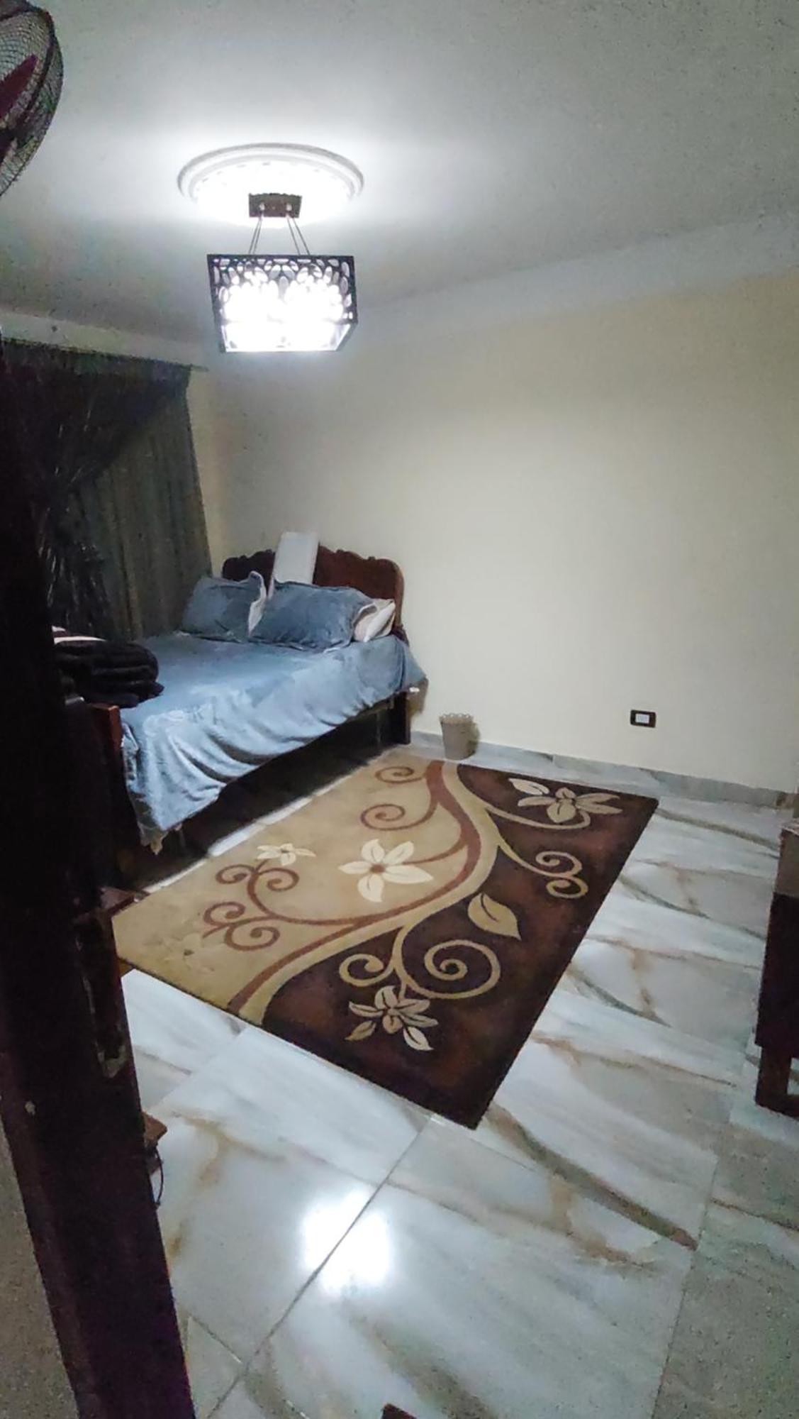 Night In Apartment *
